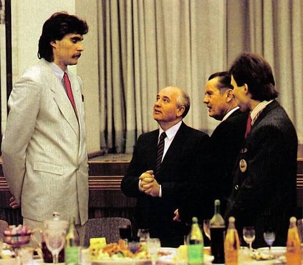 11. Баскетболист сборной СССР Сабонис. Во время этого приема он попросил Горбачева разрешения играть за границей. Позже это разрешение он получил и сезон 1989-1990 играл в Испании.