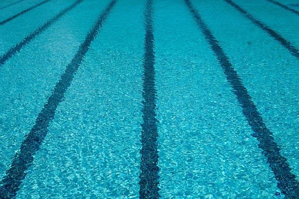 8. Hayatınız boyunca iki yüzme havuzunu dolduracak kadar tükürük üretirsiniz.