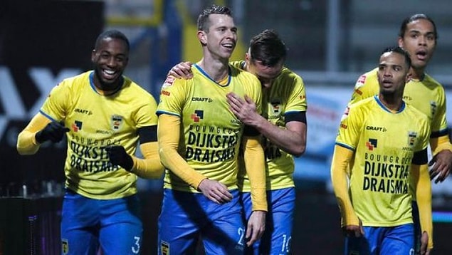 1. Hollanda 2. Ligi'nde ilk iki sırada bulunan Cambuur ve De Graafschap, liglerin iptal kararı ardından 'adil değil' diyerek mahkemeye gitme kararı aldı.