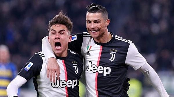 13. Corriere Dello Sport'un haberine göre Cristiano Ronaldo, Paulo Dybala'nın 4. kez corona virüs testinin pozitif çıkmasının ardından Juventus'u aradı ve İtalya'ya dönmeyi ertelediğini söyledi.