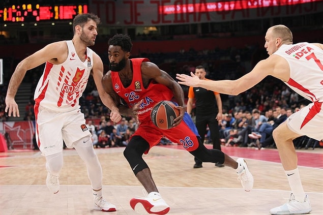 12. CSKA Moskova, Rusya’nın önde gelen havayolu şirketi Aeroflot’la olan sponsorluk anlaşmasını kaybetmeye hazırlanıyor. İki tarafın gelecek sezon için yeniden imza atmaları beklenmiyor.