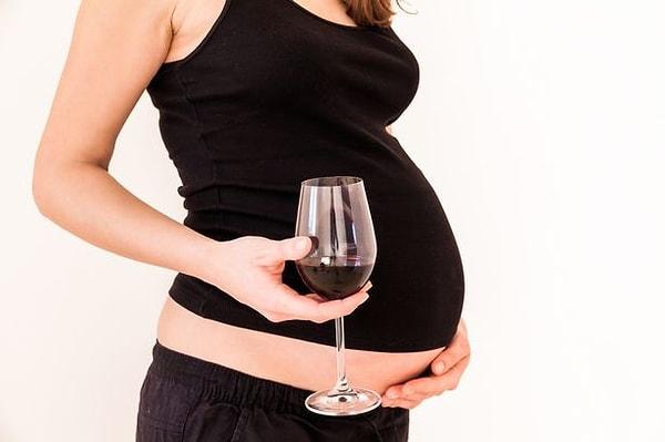 Stresin de en az sigara ve alkol kadar size zararlı olduğunu unutmayın ve hamileliğinizin tadını çıkarın.