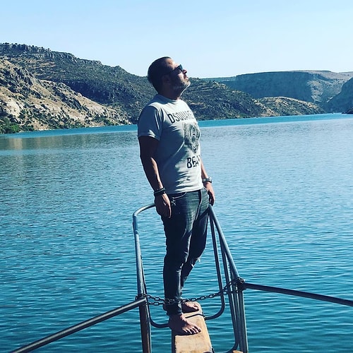 Gaziantepli iş adamı Mustafa Palabıyık Türkiye’ye olan hasretini, İstanbul ve Gaziantep ziyaretleriyle gideriyor. Sosyal medyada paylaştığı video ve fotoğraflarda da bunu görmek mümkün.