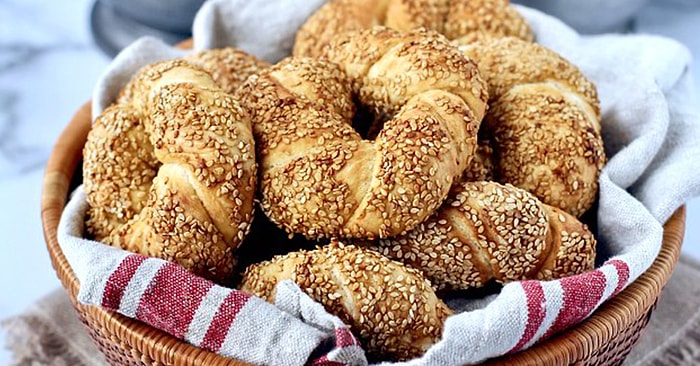 Simit Tarifi: Çıtır Çıtır Bir Lezzet! Çayın Yanında Bayılarak Yiyeceğiniz Simit Nasıl Yapılır?