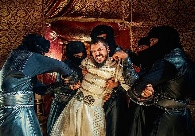 Muhteşem Yüzyıl’daki Şehzade Mustafa karakteriyle de kalbimize kazıdık.