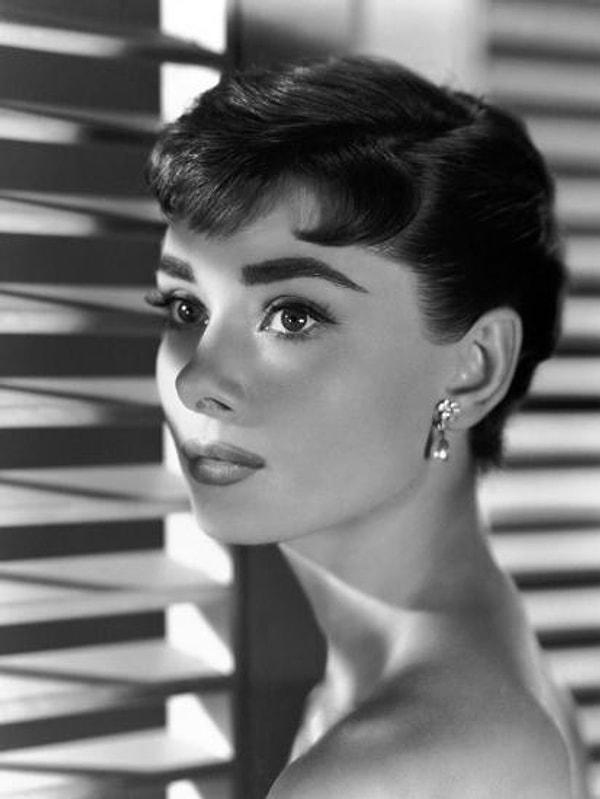 Audrey Hepburn ile birlikteydin!
