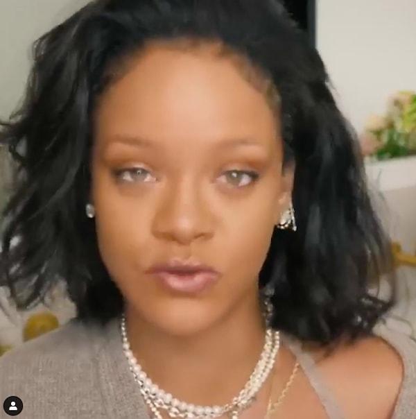 Makyaj malzemelerini tanıtan Rihanna o kadar doğaldı ki...