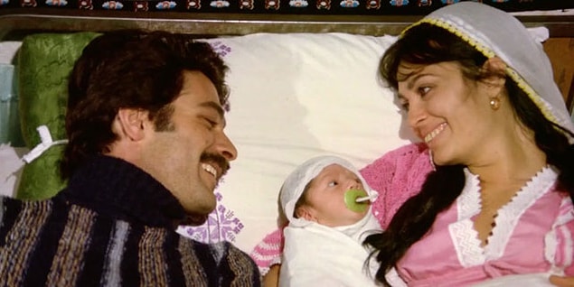 Film çekildiği sırada Türkan Şoray 32, Kadir İnanır ise 28 yaşında. Hiç belli olmuyor değil mi?