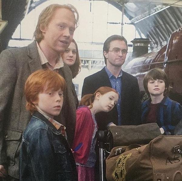 9. Harry Potter ve Ölüm Yadigarları 2. Kısım'ın son sahnesi iki kez çekilmiştir. Bunun nedeni yönetmenin ilk kısımda kullanılan makyajı dikkat dağıtıcı bulmasıdır.