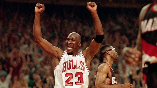 Çalışma disiplinin üstünde duruyoruz çünkü Michael Jordan'ın kusursuz denilebilecek iş ve antrenman disiplini onu daha üçüncü maçta takım yıldızı yapıyor.