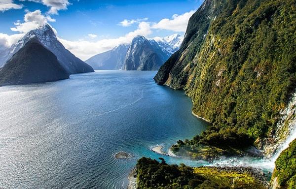 13. "Yurt dışına yaptığım seyahatlerimi seviyorum ve iki yıl sonra Yeni Zelanda'ya gerçek bir seyahat için para biriktiriyorum...