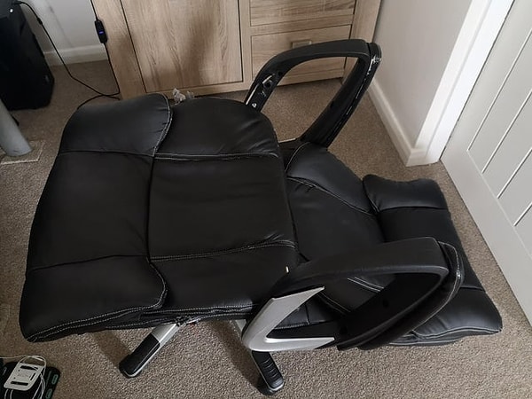 "Очень удобно работать из дома..Ага."