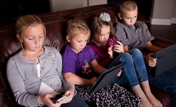 Günümüzde çocukların telefonlara, tabletlere ve kısaca ekrana bağımlı olduğunu dile getiren Molly, bu durumun çocuklarını canavarlaştırdığını söyleyerek teknoloji detoksuna başladı.