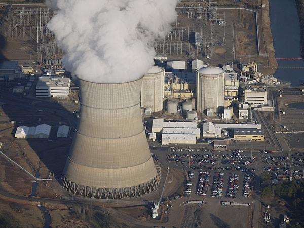 Nükleer santrallerin bilgisayarları ise tehlikeli bir durum olmaması için kendi kendilerine santralleri kapatmaya başlardı... Fakat bu sonsuza kadar sürmezdi.