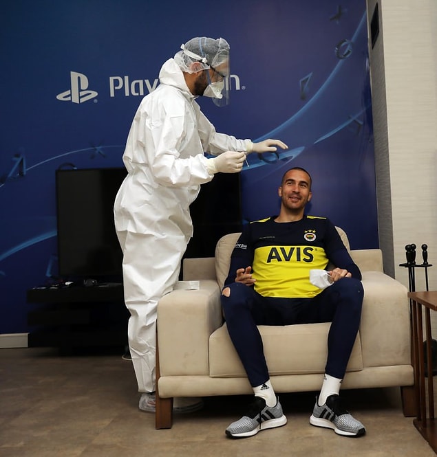14. Fenerbahçe'de oyunculara ve tesislerdeki personele Covid-19 PCR testi yapıldı.