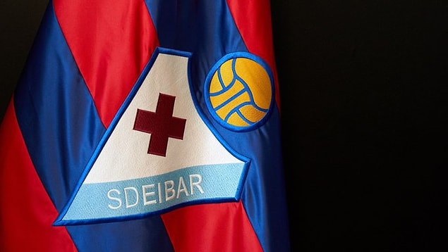 10. La Liga takımlarından Eibar'ın futbolcuları ve teknik heyeti tarafından yapılan ortak açıklamada, yeni tip koronavirüs (Kovid-19) salgınının devam ettiği bir ortamda antrenmanlara başlanması yönünde alınan karar eleştirildi.