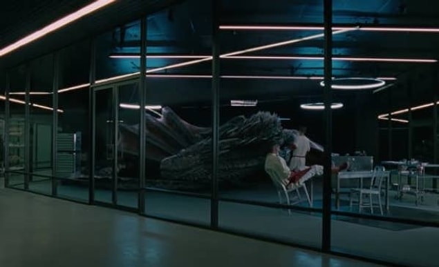 9. Muhtemelen dizideki 'Game of Thrones' göndermelerini herkes fark etmiştir. Peki ya Jurassic Park?