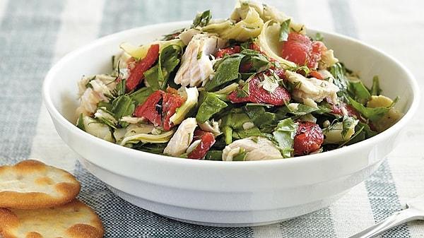4. Ton balıklı salataya boyut atlatan: Enginarlı Ton Balıklı Salata