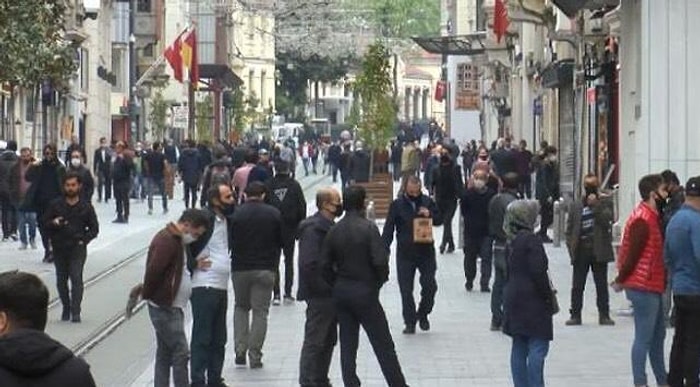 İstiklal Caddesi'ndeki Kalabalığa Bakan Koca'dan Uyarı: 'Bir Kareye Bu Kadar İnsan Girmesi İçin Çok Erken'