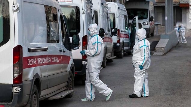 Rusya'da yeni vaka sayısı 10 binin altına düşmüyor