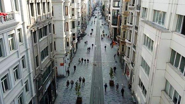 Beyoğlu Kaymakamlığı, Taksim Meydanı ve İstiklal Caddesi için maske takma zorunluluğu ve 3 metre sosyal mesafe kuralı getirildi