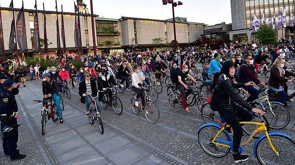 Slovenya'da binlerce bisiktletli kısıtlamaları protesto etti