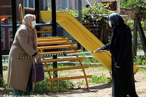 65 Yaş ve Üstü Vatandaşlar 50 Gün Sonra İlk Kez Sokağa Çıkarak Özgürlüğün Tadını Çıkardılar