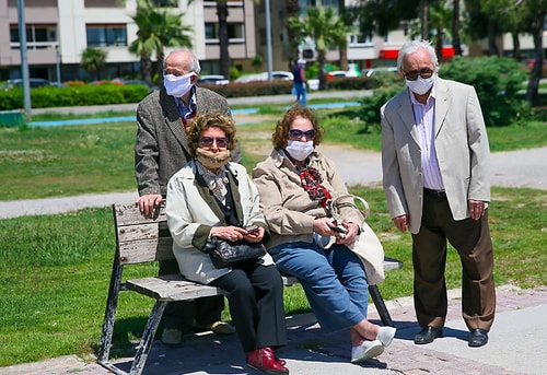 65 Yaş ve Üstü Vatandaşlar 50 Gün Sonra İlk Kez Sokağa Çıkarak Özgürlüğün Tadını Çıkardılar