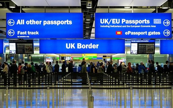 Fransa ve İrlanda'dan gelenler Birleşik Krallık’a gelenlere uygulanacak iki haftalık karantinadan muaf tutulacak