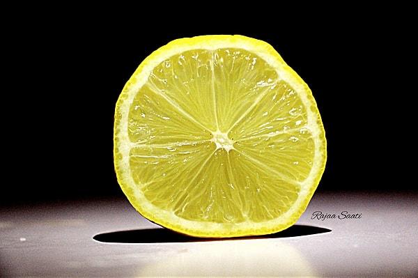 11. Çorbaların tadı tuzu olan limonu bir ay taze tutmak.