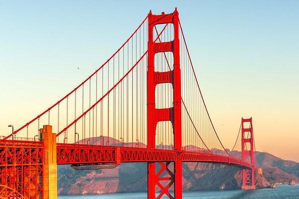 14. Golden Gate Köprüsü'nden atlayan bir adam geride şu notu bırakmıştı: "Köprüye yürüyeceğim. Eğer yolda bana bir kişi gülümserse, atlamayacağım."