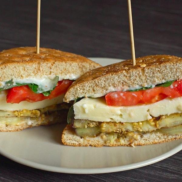 10. Izgaranın ekmekle buluşması: Izgara Patlıcanlı Sandviç