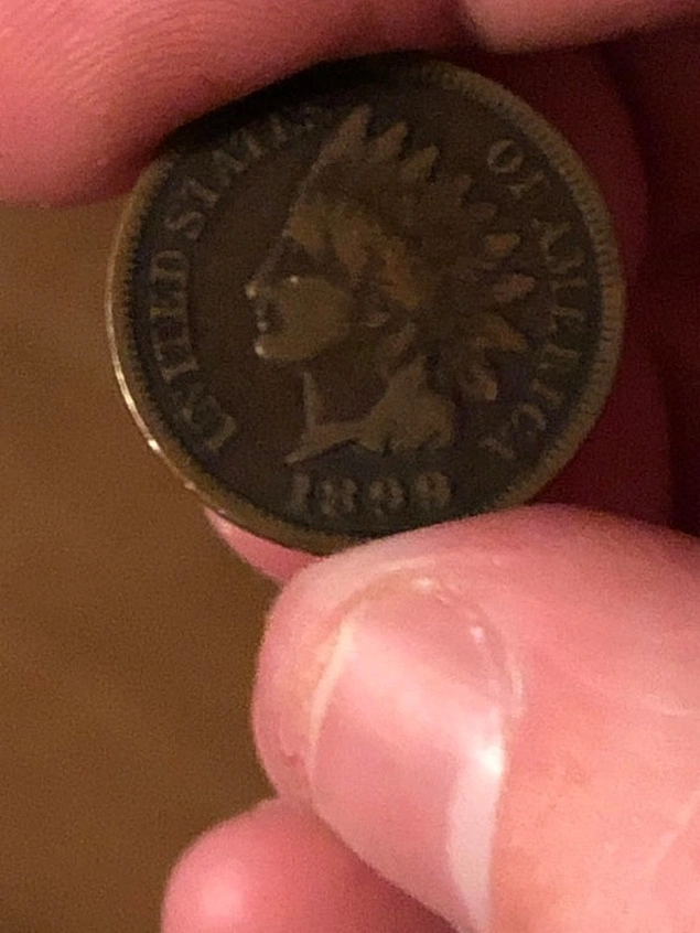 "Köpeğimi gezdirirken 1899'dan kalma bozuk para buldum!"