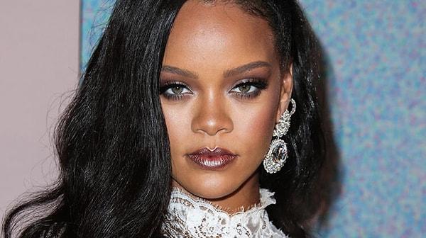 1. Hollanda'da bir dergi editörü, Rihanna'dan "Tam bir zenci kaltak." diye bahsettiği bir yazı kaleme aldı.