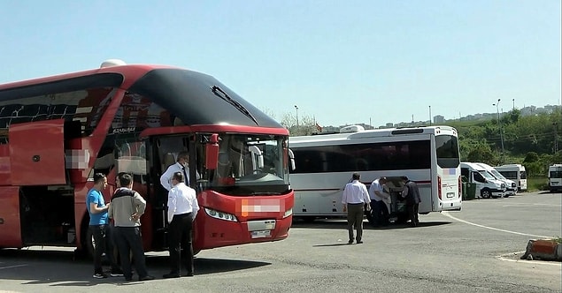 Otobüs seferleri 28 Mart 2020 tarihinden itibaren 17:00'da valiliklerden ya da E-Devlet üzerinden alınan izinler ile sağlanmaktadır.
