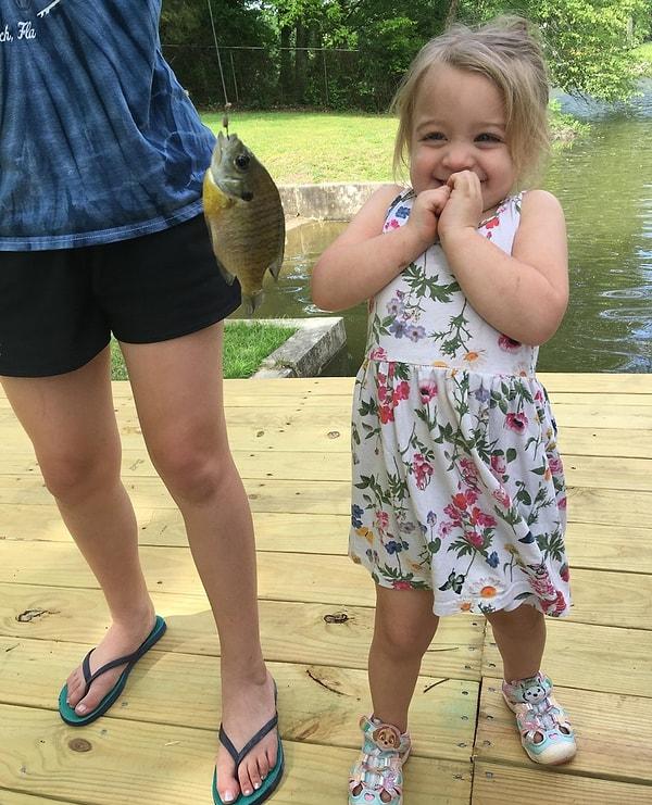 1. "3 yaşındaki kızım bugün ilk balığını tuttu."