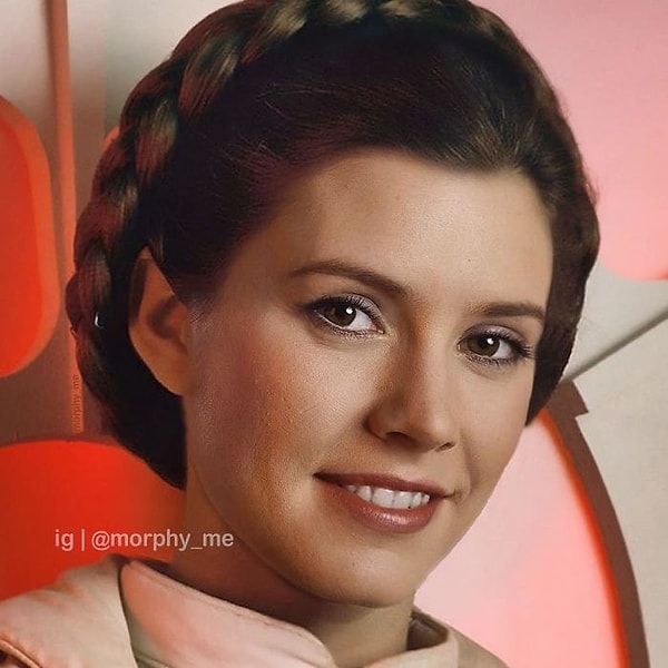 15. Дэйзи Ридли и Кэрри Фишер