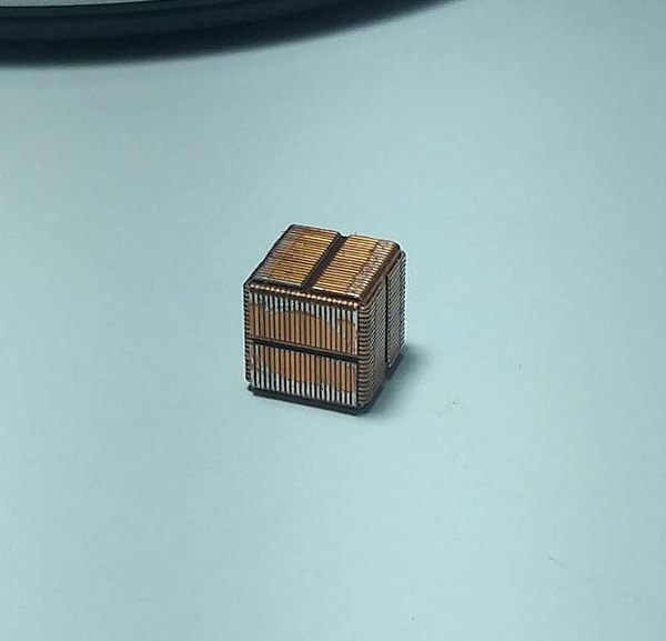 7. «Сделал куб из скобок для степлера».