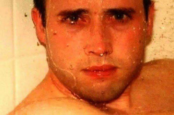 12. Travis Alexander'ın son fotoğrafı, kız arkadaşı tarafından 29 kez bıçaklanıp kurşunlandıktan sonra zarar görmüş bir kamerada bulunmuştu.