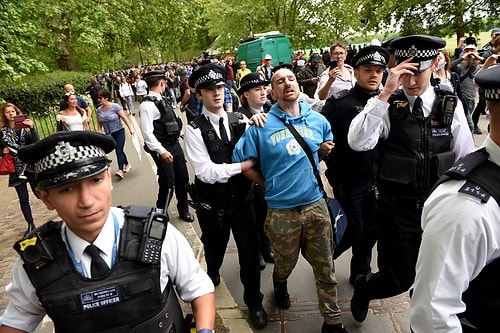 Koronavirüs Canlı | Londra'da Kısıtlamalara Karşı Protesto