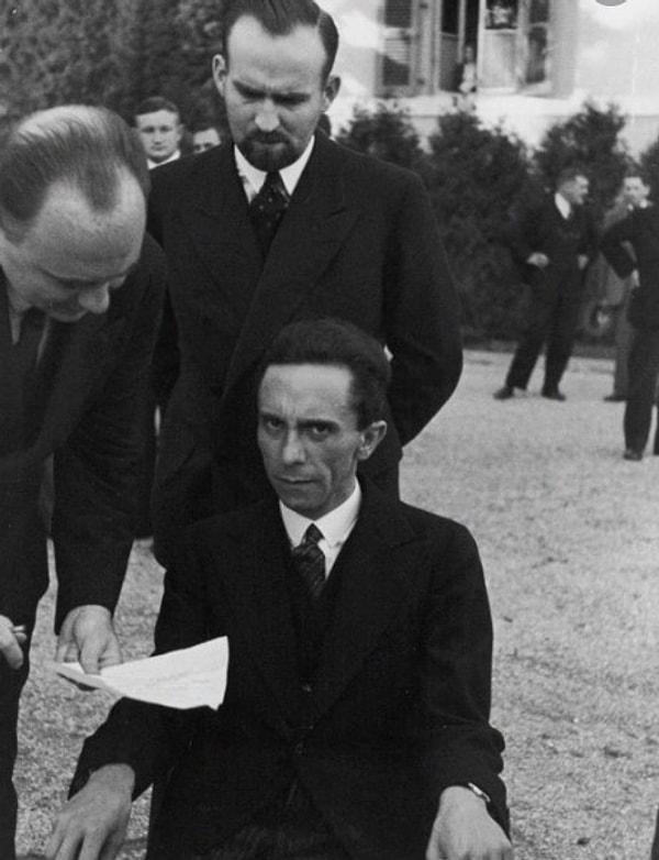 7. Nazi propagandası yapan bakan Joseph Goebbels, fotoğrafını çeken Alfred Eisenstaedt'in Yahudi olduğunu öğreniyor.