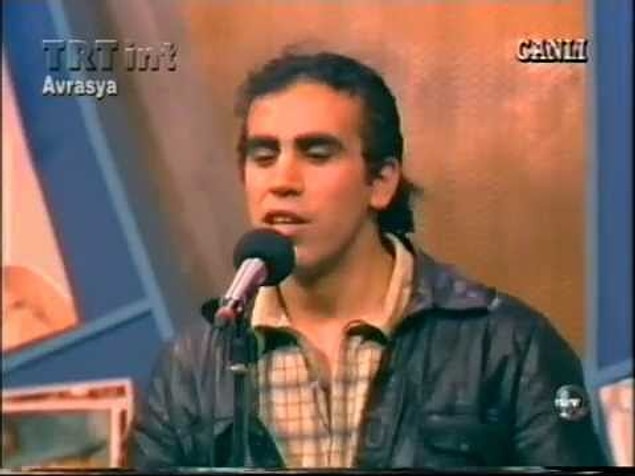 1. "Aşkın mapushane içinde ben mahkum" diyerek onun sayesinde Anadolu rock ile bir bağımız oldu. Rock ya da metal müzik sevmeyenler bile onun tarzı sayesinde bu türe yakınlaştı.