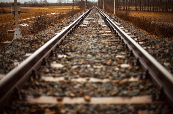 5. "Tren denetimleri yapıyorum ve insanlar bana tren sürüp sürmediğimi soruyor. Şu an insanların önceden boşaltılması gerektiği ve hava trafik kontrolünün ray sistemi ağı için olan yerdeyim.