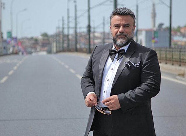 Onun bu yeni tarzını da dünyaca ünlü aktör George Clooney'e benzetmişler.