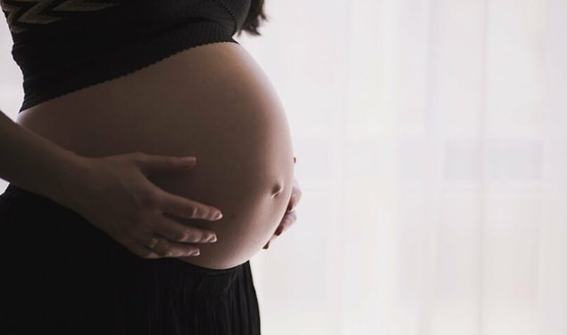 Çin'de yeni doğan bebeklerin nüfusa kaydedilmesi için DNA testi zorunludur. İkiz bebekleri olan Çinli bir adam, yapılan DNA testi sonucunda bebeklerden birinin kendisine ait olmadığını öğrendi.