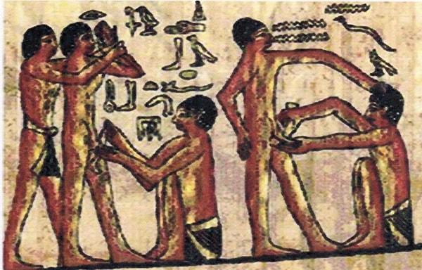 Eski Mısırlılar erkeklerin adet gördüğüne inanırlardı.
