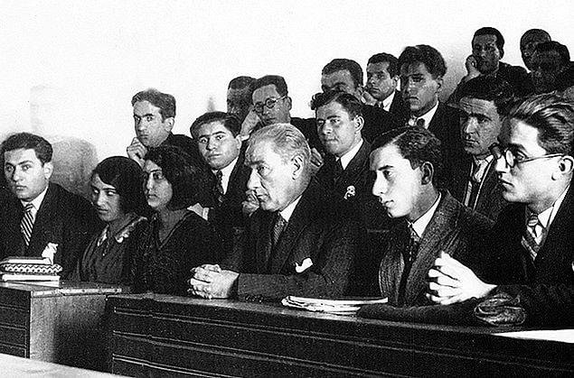 Bağımsızlık zaferimiz 19 Mayıs 1919 tarihinde Gazi Mustafa Kemal Atatürk'ün Samsun'a ayak basmasıyla başladı ve büyük fedakarlıkla kazanıldı.