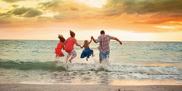 8. Yeni nesil aileler için bayram aslında 'tatil' demekti. Yorucu iş hayatından 5 günlüğüne de olsa uzaklaşmak deniz havası almak demekti.