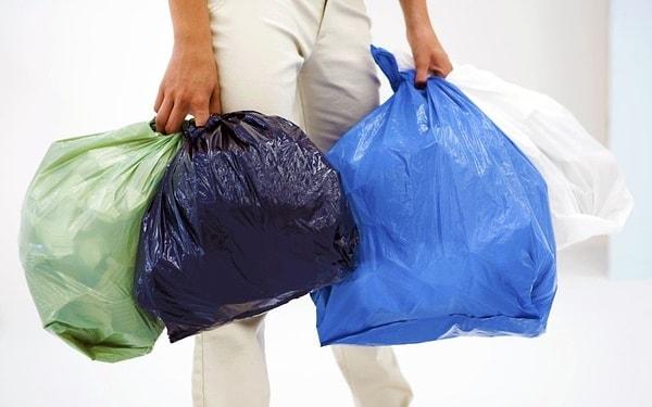 8. ''Komşularımdan biri, fazla olan dolu çöp poşetlerini benimkilerin yanına koyardı.''