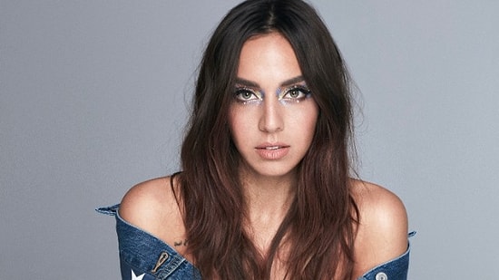 Edis'in Instagram'a Koyduğu Fotoğraf Olay Oldu! Son Günlerde Konuşulan Aybüke Albere Kimdir?